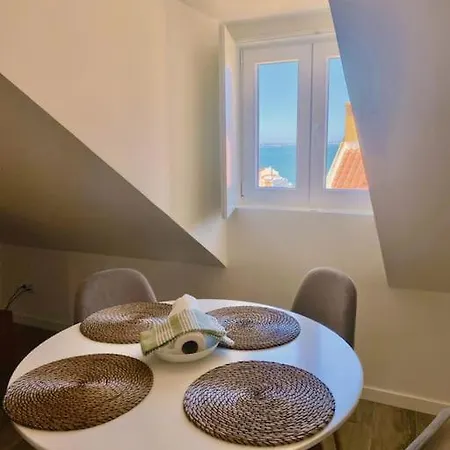 Graceful Tejo 204 * Lisboa