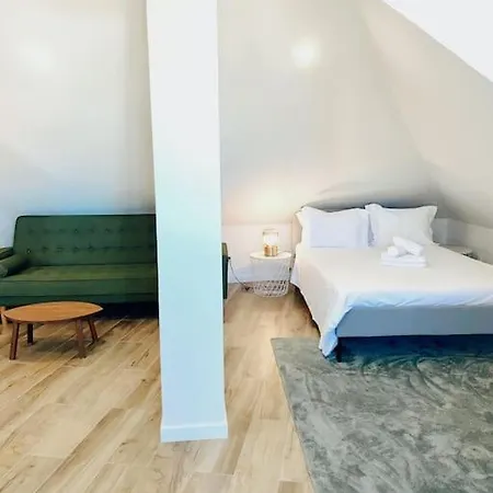 Graceful Tejo 204 * Lisboa